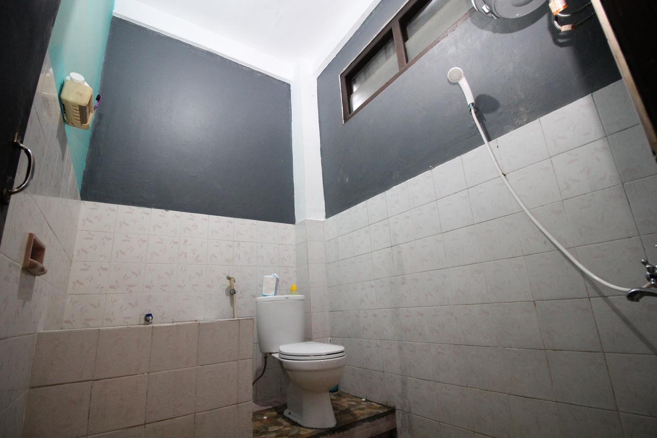 Hati Hati Vandrarhem Yogyakarta Exteriör bild