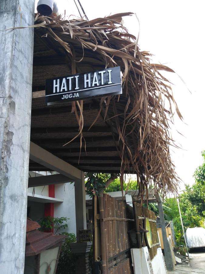 Hati Hati Vandrarhem Yogyakarta Exteriör bild