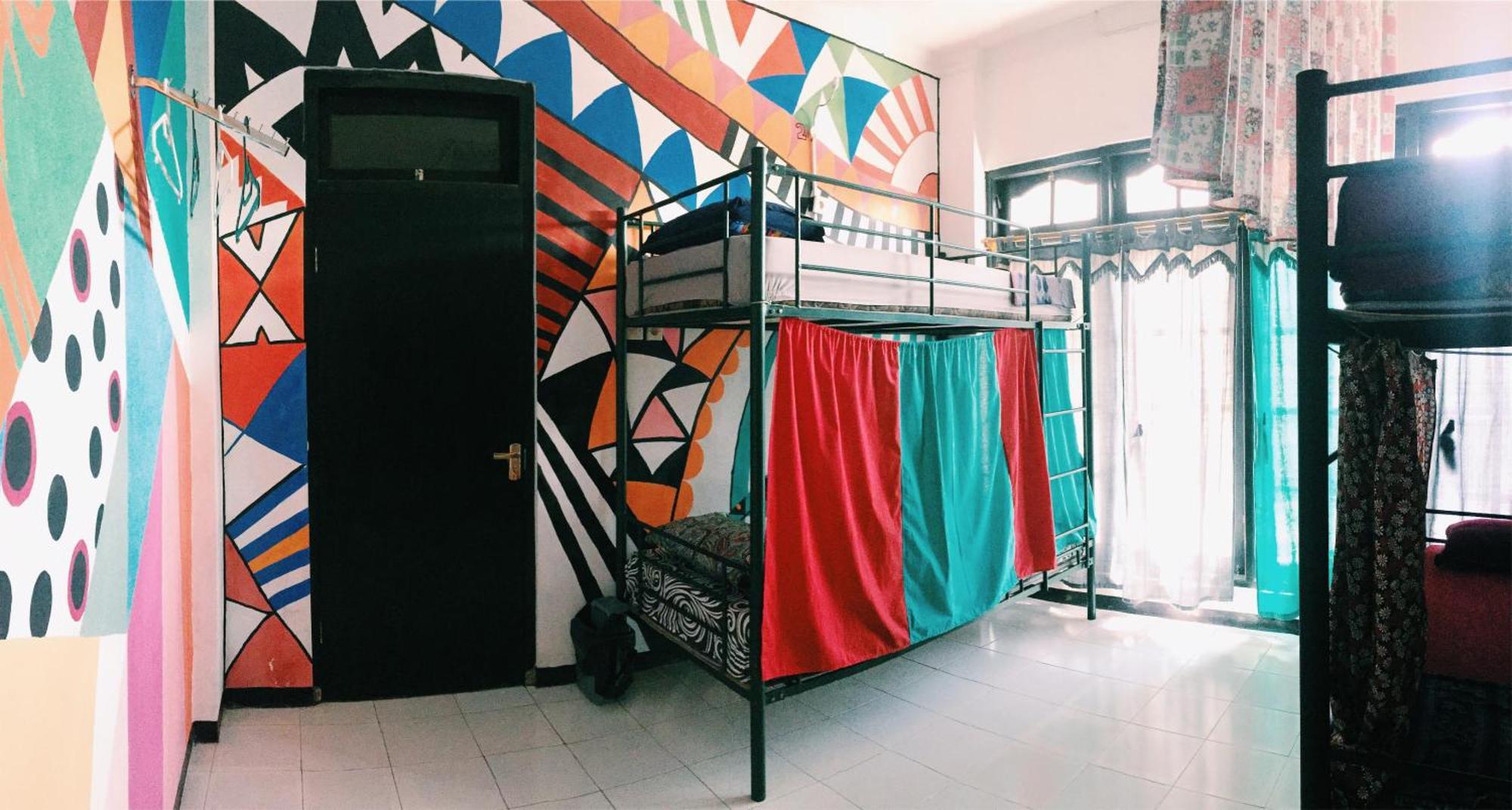 Hati Hati Vandrarhem Yogyakarta Exteriör bild