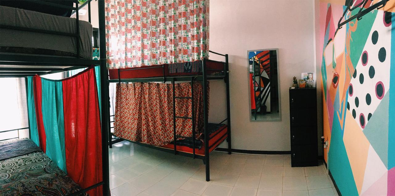 Hati Hati Vandrarhem Yogyakarta Exteriör bild